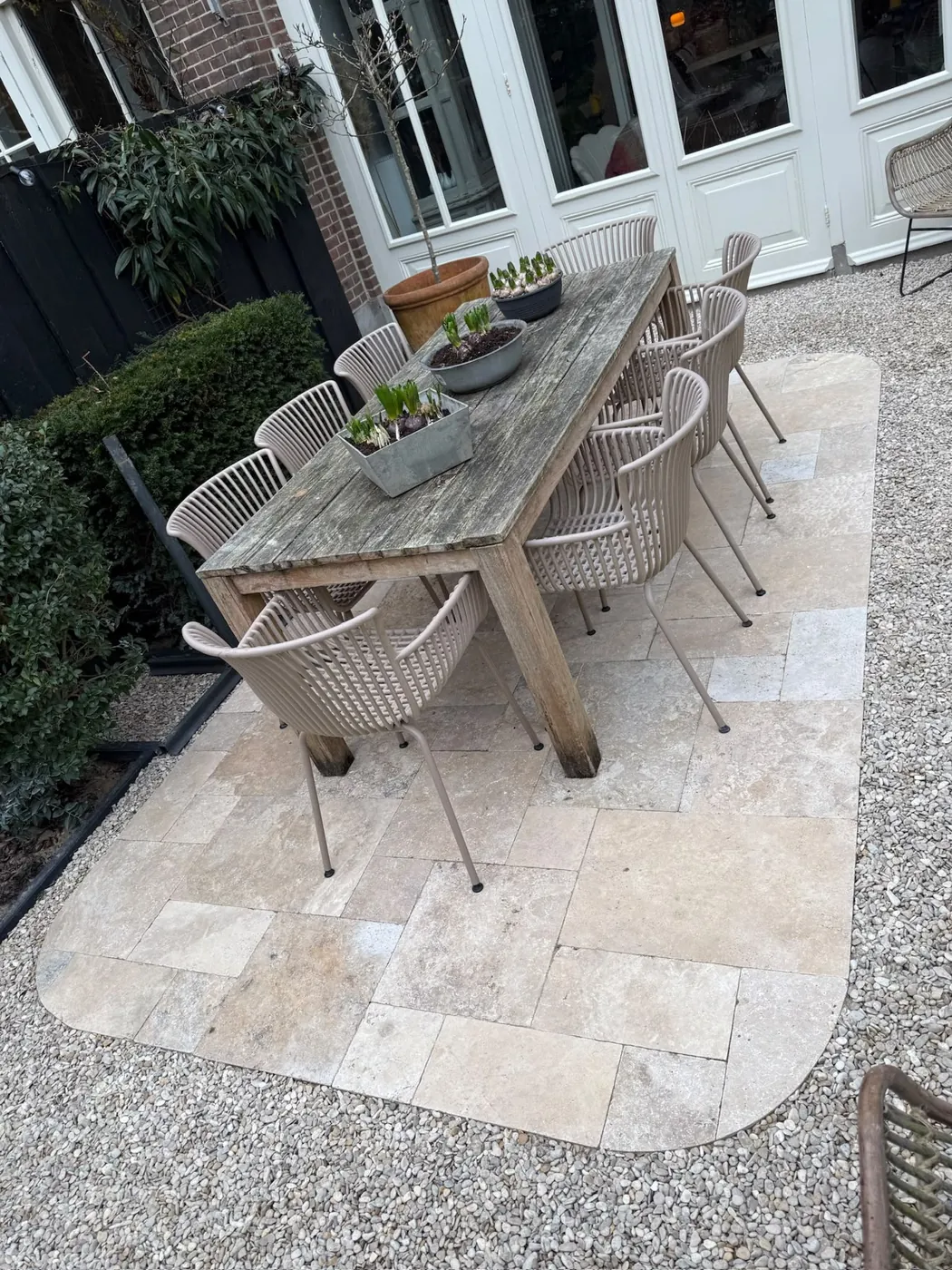 Terras van natuursteen