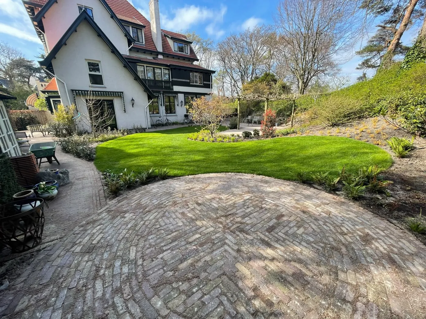 Rond terras van gebakken klinkers