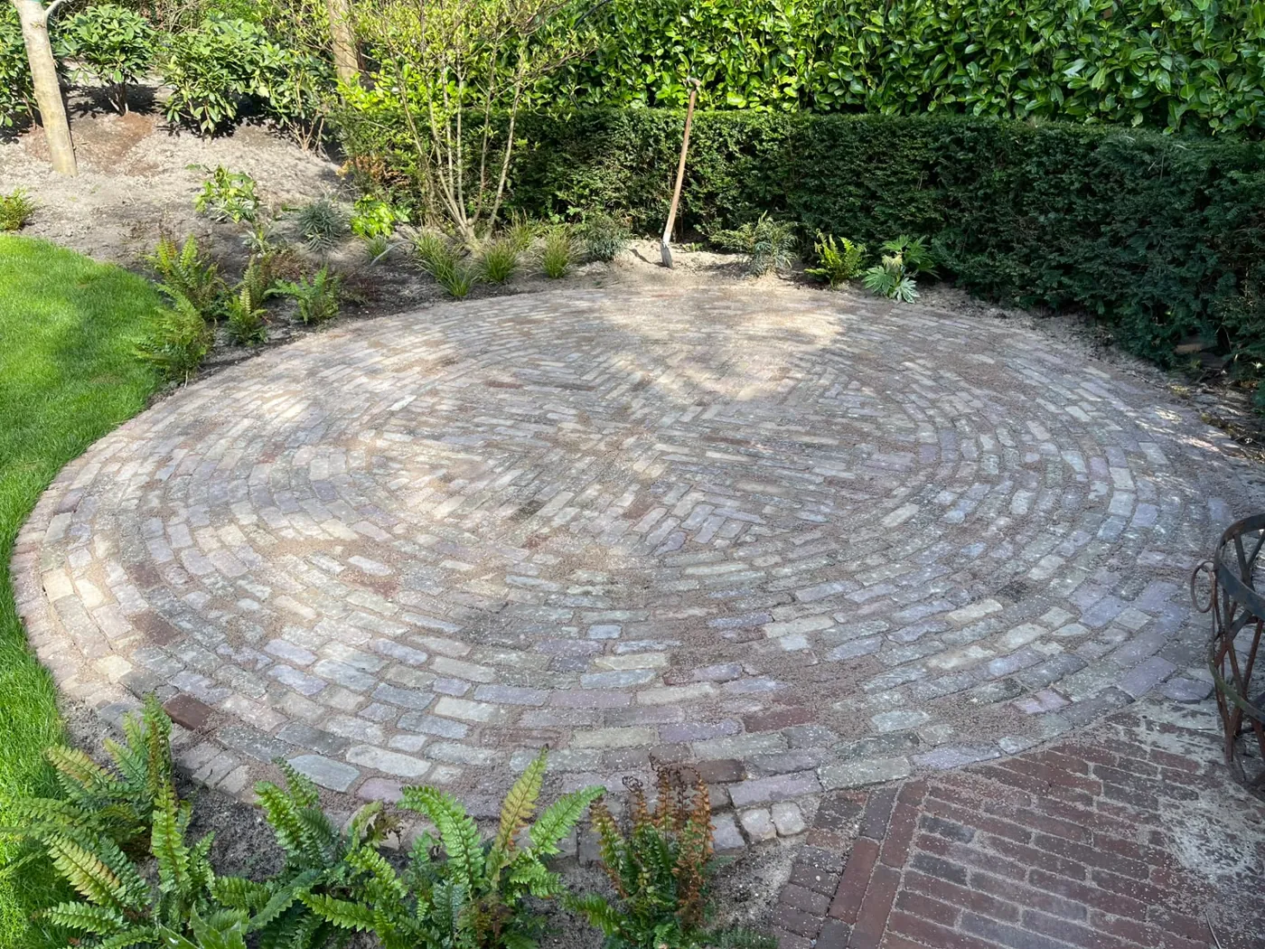 Borders rond het terras